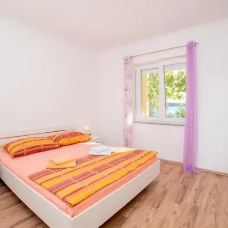 Slavica Apartment Rab Town